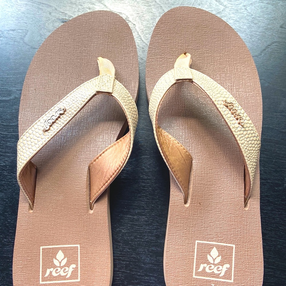 Reef star cushion sandals/flip-flops. Excellent condition. Size 7.